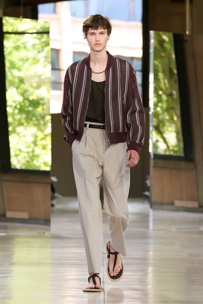 Look 37